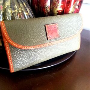 DOONEY AND BROUKE LONG WALLET